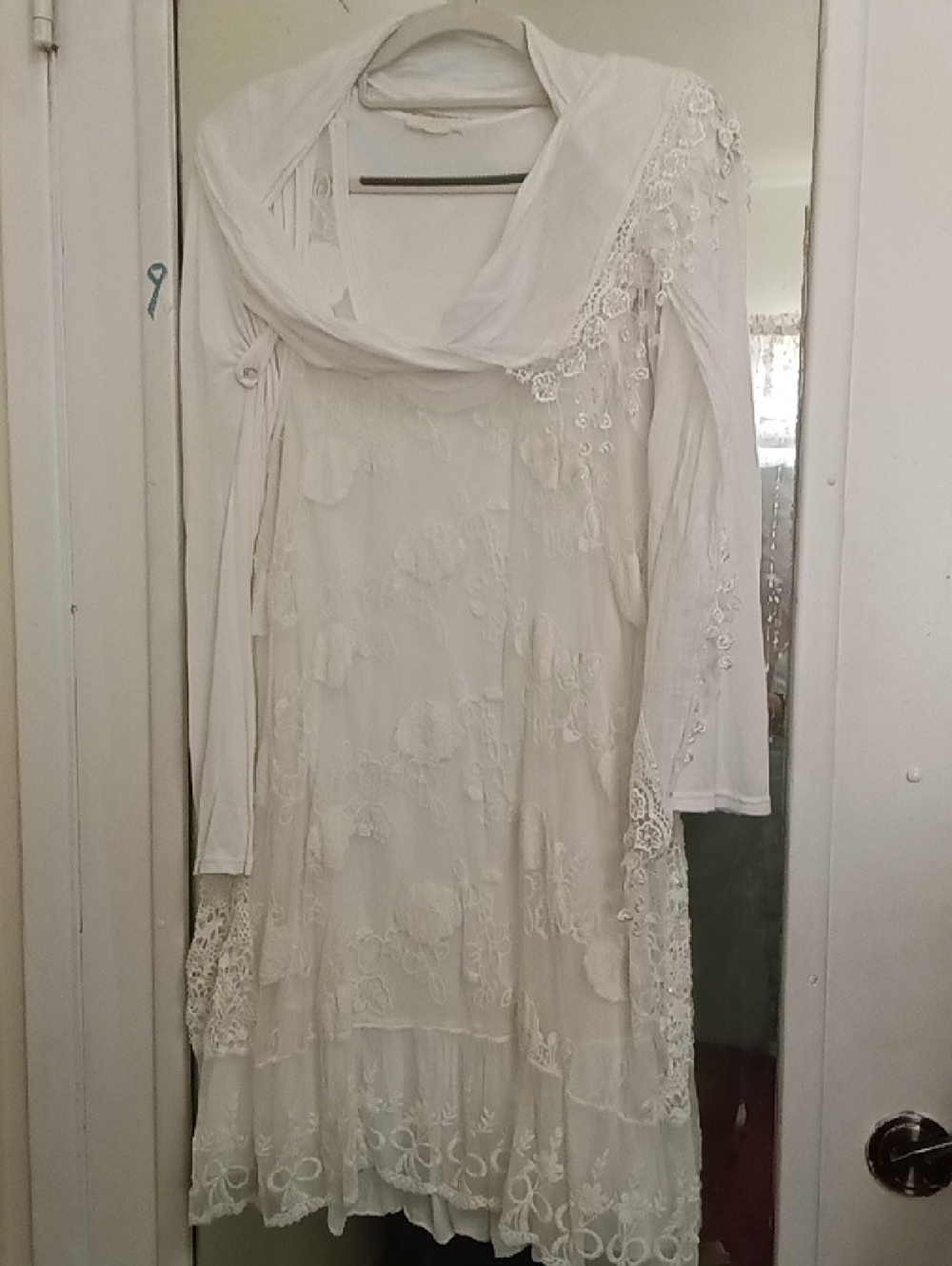 SCANDAL Elegant White Lace Long-Sleeve Women's Dress